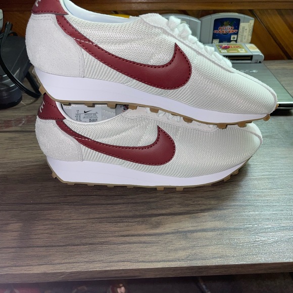 NWT Nike Summit White and Team Red Sneakers - Picture 7 of 10